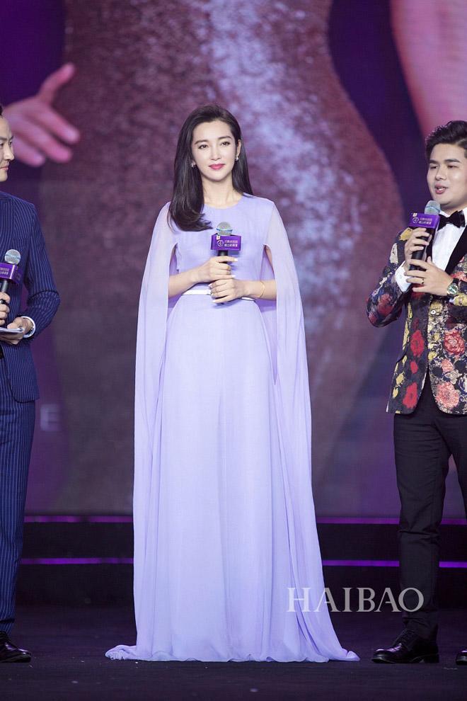 Mặc màu tím không bị chê già và sến như Hồ Ngọc Hà, hãy học nữ thần Elle Fanning!-10