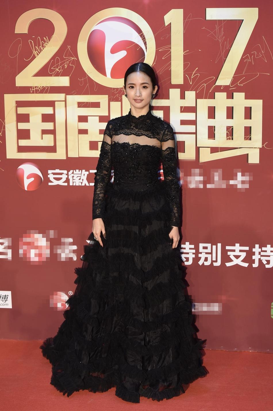 Lâm Y Thần bị chê kém sắc, mỹ nhân phim Kong nổi bật trên thảm đỏ-2