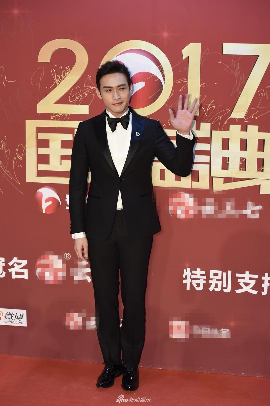 Lâm Y Thần bị chê kém sắc, mỹ nhân phim Kong nổi bật trên thảm đỏ-7