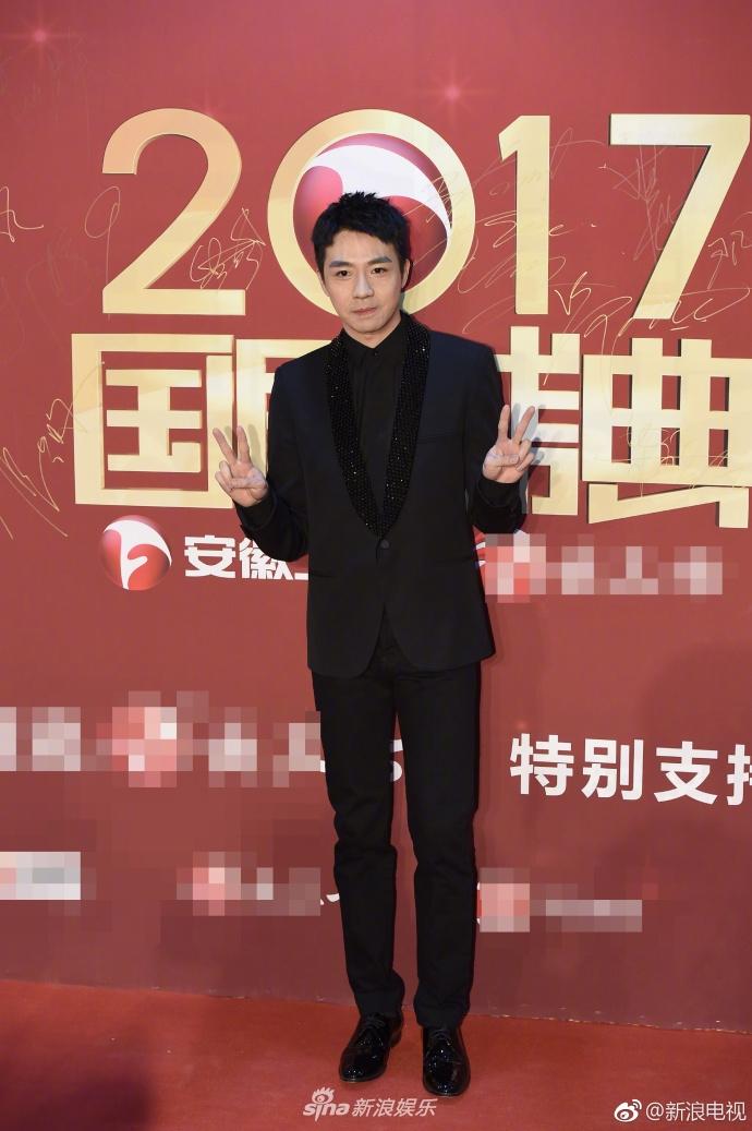 Lâm Y Thần bị chê kém sắc, mỹ nhân phim Kong nổi bật trên thảm đỏ-12