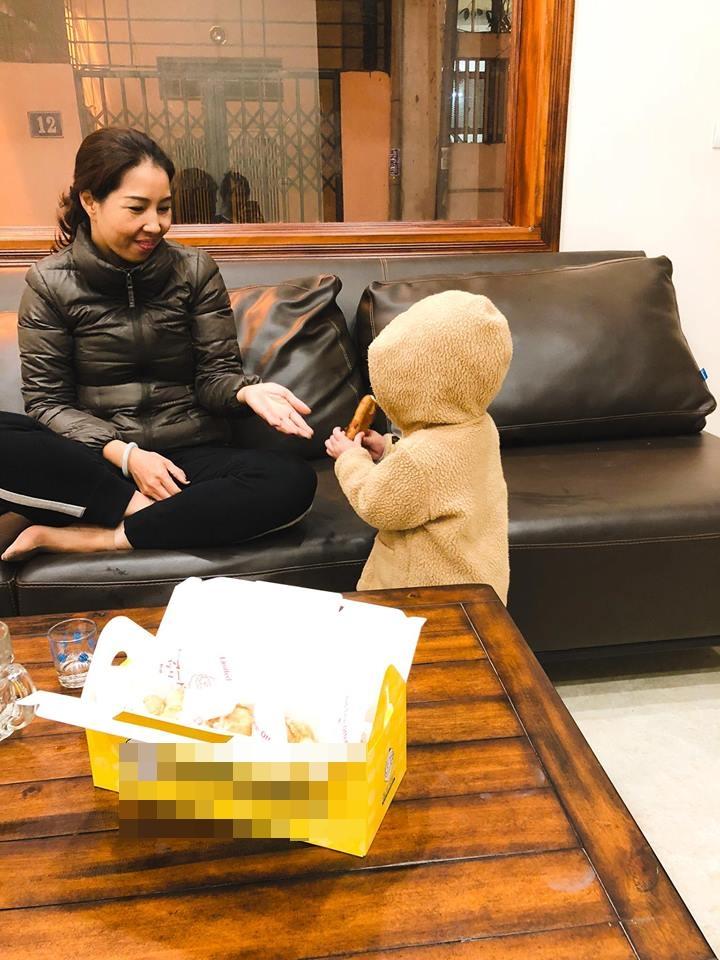 Hot girl - hot boy Việt 17/12: Huyền Baby công khai trốn con đi hẹn hò-9