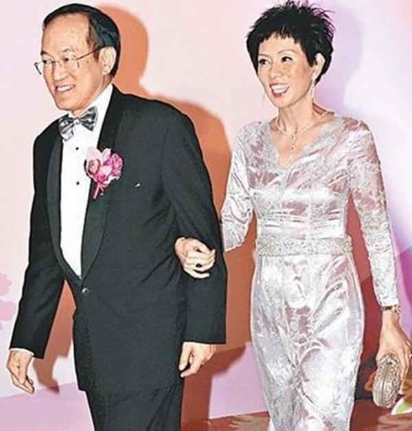 Cuộc đời đẫm nước mắt của người yêu Châu Tinh Trì: Bị điếc vì tai nạn, qua đời vì ung thư-11