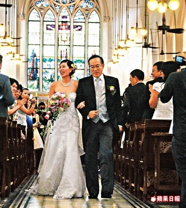 Cuộc đời đẫm nước mắt của người yêu Châu Tinh Trì: Bị điếc vì tai nạn, qua đời vì ung thư-13