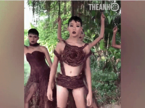 Clip: Không thể rời mắt trước màn trình diễn thời trang có '1-0-2' trên thế giới