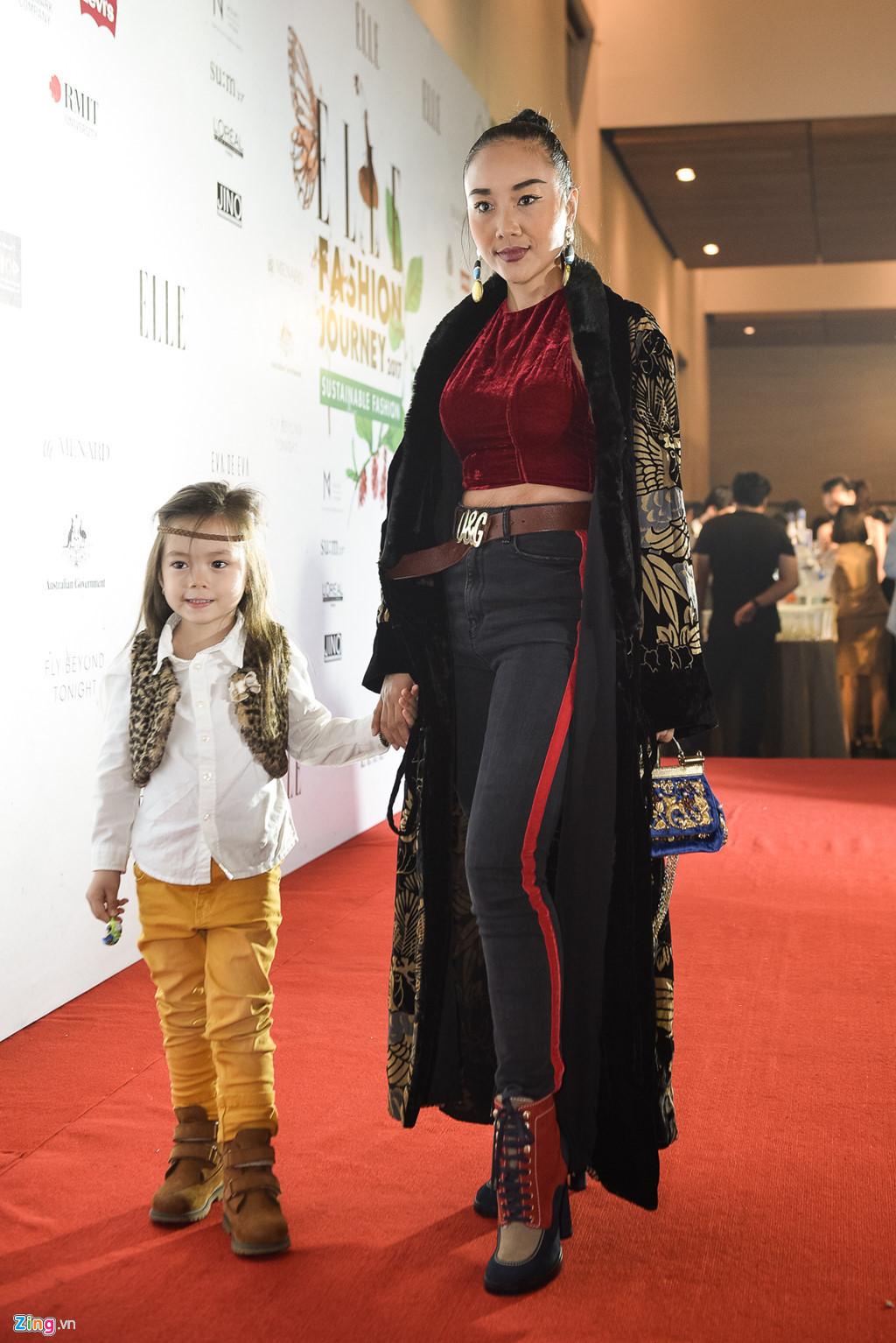 Những bộ cánh xấu thảm họa của sao Việt trong năm 2017-2