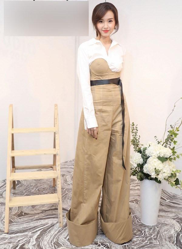 Những bộ cánh xấu thảm họa của sao Việt trong năm 2017-9