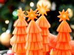 Tỉa cà rốt thành cây thông Noel siêu đơn giản mà đẹp