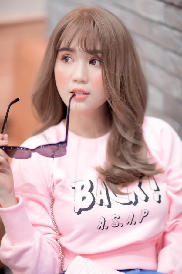 Nàng mặt khuôn trăng nên học cách trang điểm có - như - không giống Ngọc Trinh-10