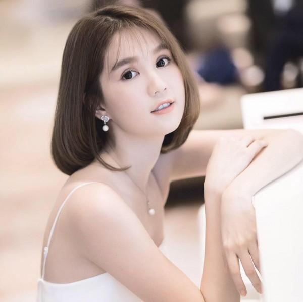 Nàng mặt khuôn trăng nên học cách trang điểm có - như - không giống Ngọc Trinh-11