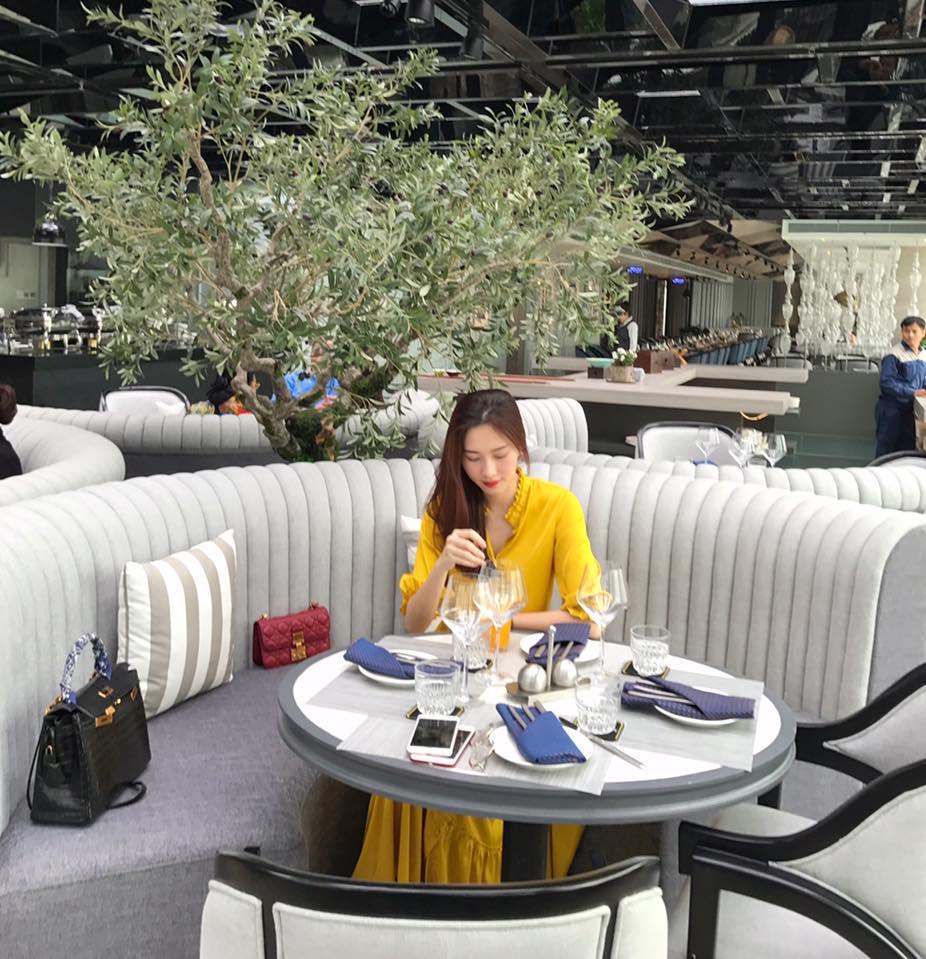 Tin sao Việt: Angela Phương Trinh lại phô diễn vòng 3 cong cớn-3