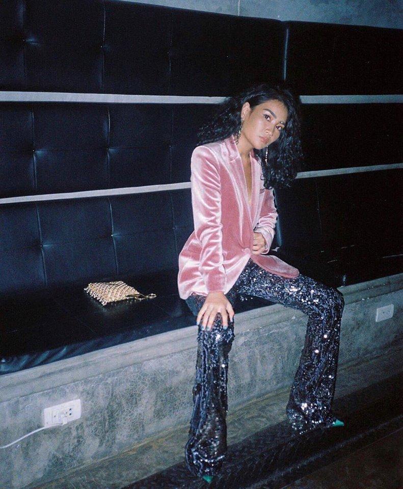 Chưa đến Noel nhưng dàn hot-face Việt đã xúng xính váy áo rực rỡ trong street style tuần này rồi!-5