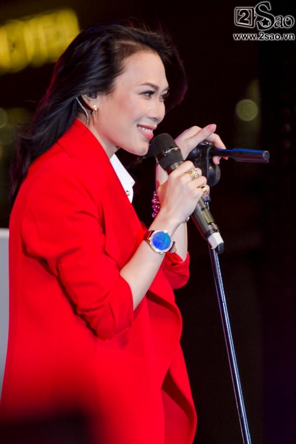 Vẫn đội mũ bông và nhảy điệu say rượu, Mỹ Tâm khiến khán giả Đà Nẵng quên giá lạnh-2