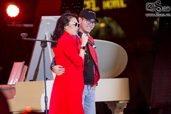 Vẫn đội mũ bông và nhảy điệu say rượu, Mỹ Tâm khiến khán giả Đà Nẵng quên giá lạnh-4