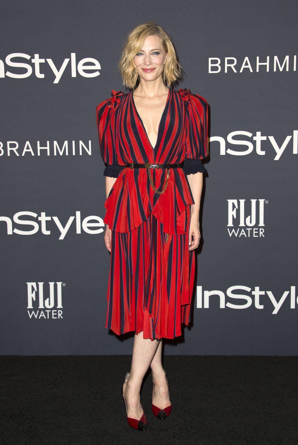 Mỹ nhân 50 sắc thái dẫn đầu dàn sao ngực lép mà sang nhất năm-8