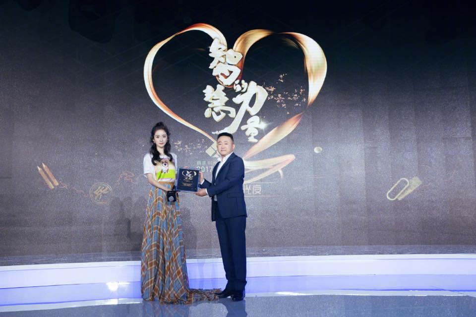 Gái một con Dương Mịch khoe nhan sắc ngọt ngào, đậm khí chất-7