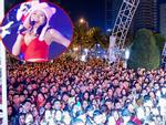 Vẫn đội mũ bông và nhảy điệu 'say rượu', Mỹ Tâm khiến khán giả Đà Nẵng quên giá lạnh