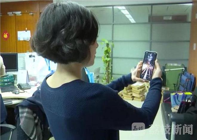 Số nhọ đổi iPhone X hai lần vẫn bị đồng nghiệp qua mặt Face ID-1