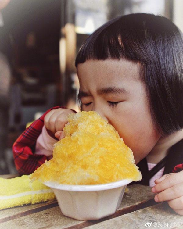 Bé gái thánh ăn Trung Quốc bất ngờ tái xuất với trình ăn uống không đối thủ-4