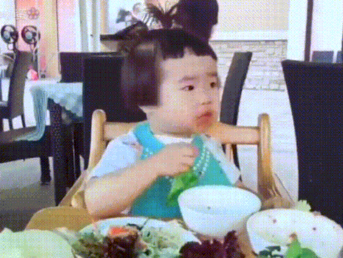 Bé gái 'thánh ăn' Trung Quốc bất ngờ tái xuất với trình ăn uống 'không đối thủ'