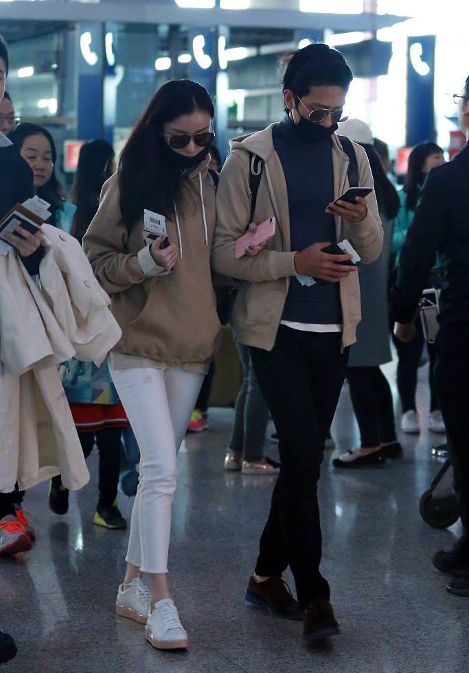 Diện đồ đôi, ôm tình tứ tại nơi công cộng, dàn sao Hoa ngữ khiến nhiều người ghen tỵ-8