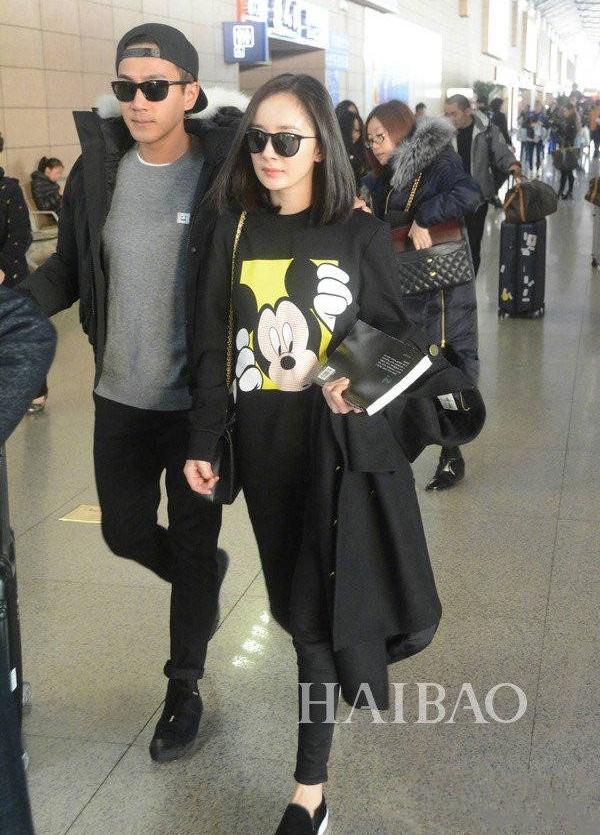 Diện đồ đôi, ôm tình tứ tại nơi công cộng, dàn sao Hoa ngữ khiến nhiều người ghen tỵ-14