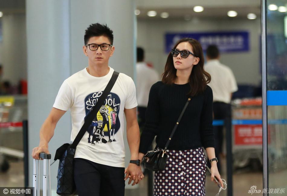 Diện đồ đôi, ôm tình tứ tại nơi công cộng, dàn sao Hoa ngữ khiến nhiều người ghen tỵ-4