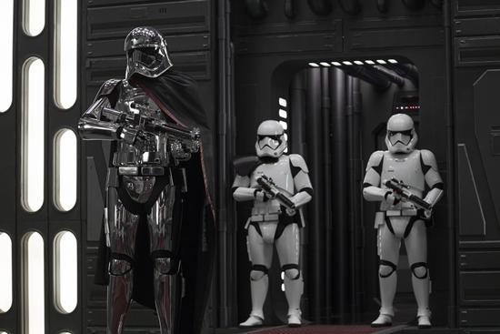 Bom tấn Star Wars: The Last Jedi thu về nửa tỷ USD chỉ sau 3 ngày công chiếu-3