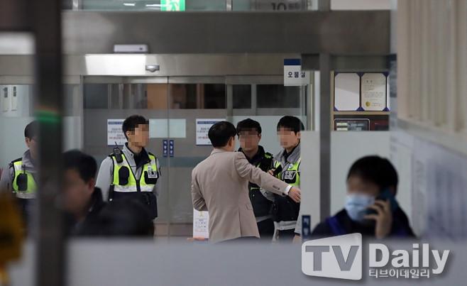 Cảnh sát phong tỏa căn hộ nơi Jong Hyun (SHINee) tự sát bằng khí than-4