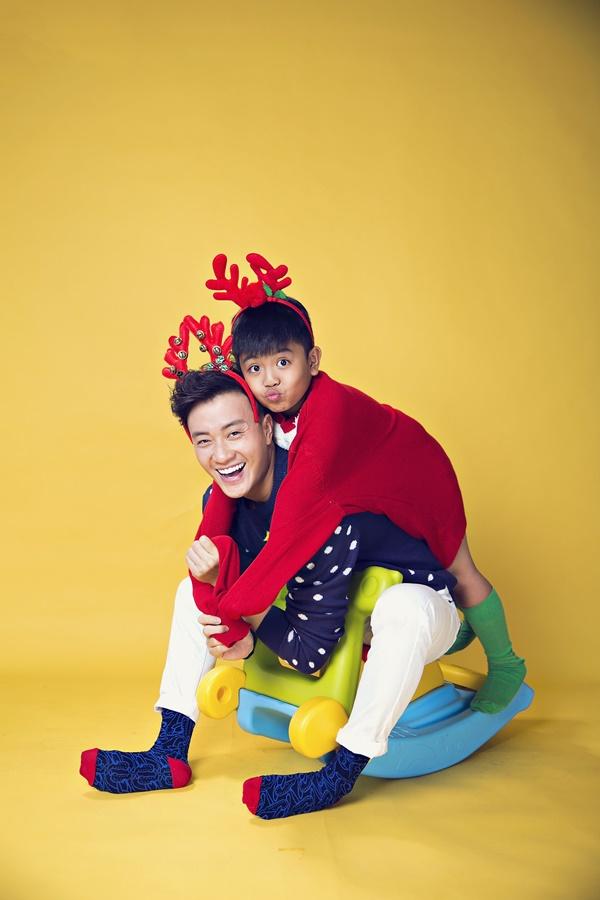 Hai cha con Lương Mạnh Hải lột xác trong mùa Giáng sinh-2