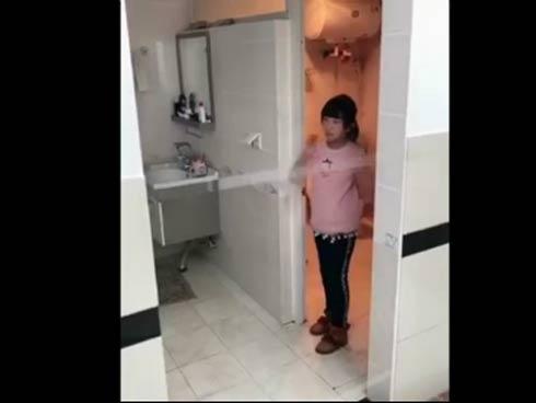 Cô em gái đen đủi nhất năm, gặp ông anh trai siêu quậy liên tục bày trò trêu chọc