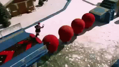 Những pha tai nạn nghề nghiệp cực kỳ hài hước của các ông già Noel-2