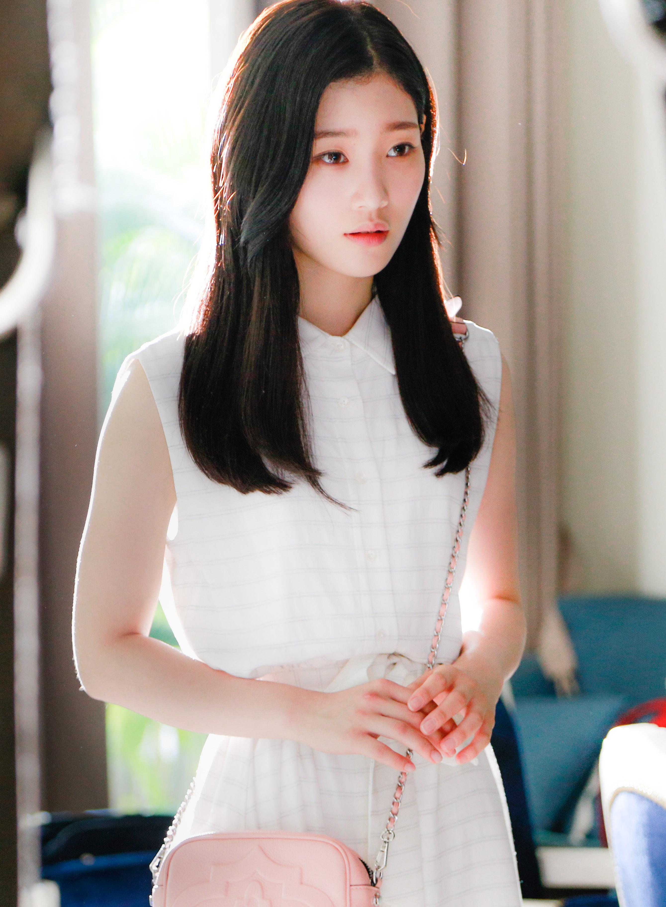 Chi Pu tái xuất với hình tượng nhạc sĩ, cặp kè người tình tin đồn Jin Ju Hyung-2