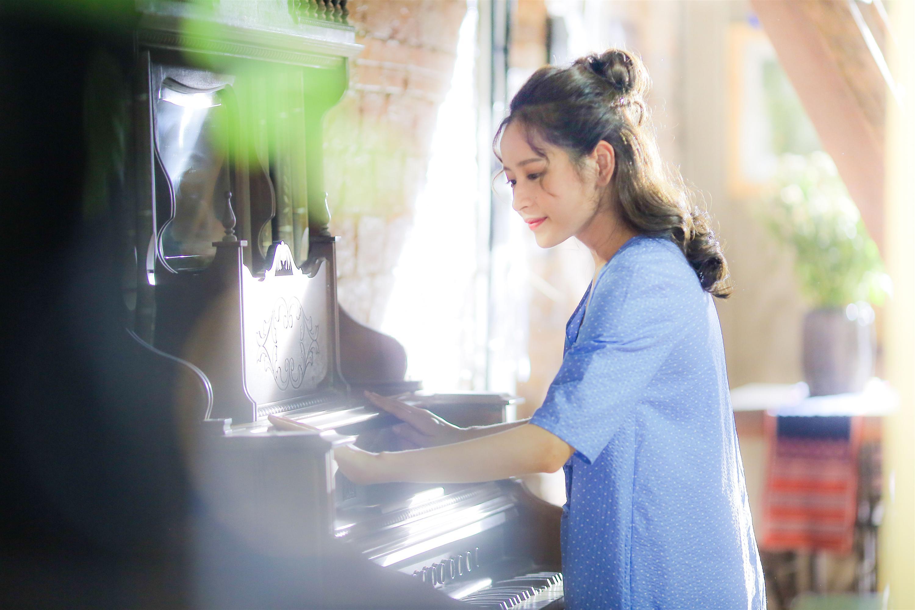 Chi Pu tái xuất với hình tượng nhạc sĩ, cặp kè người tình tin đồn Jin Ju Hyung-5