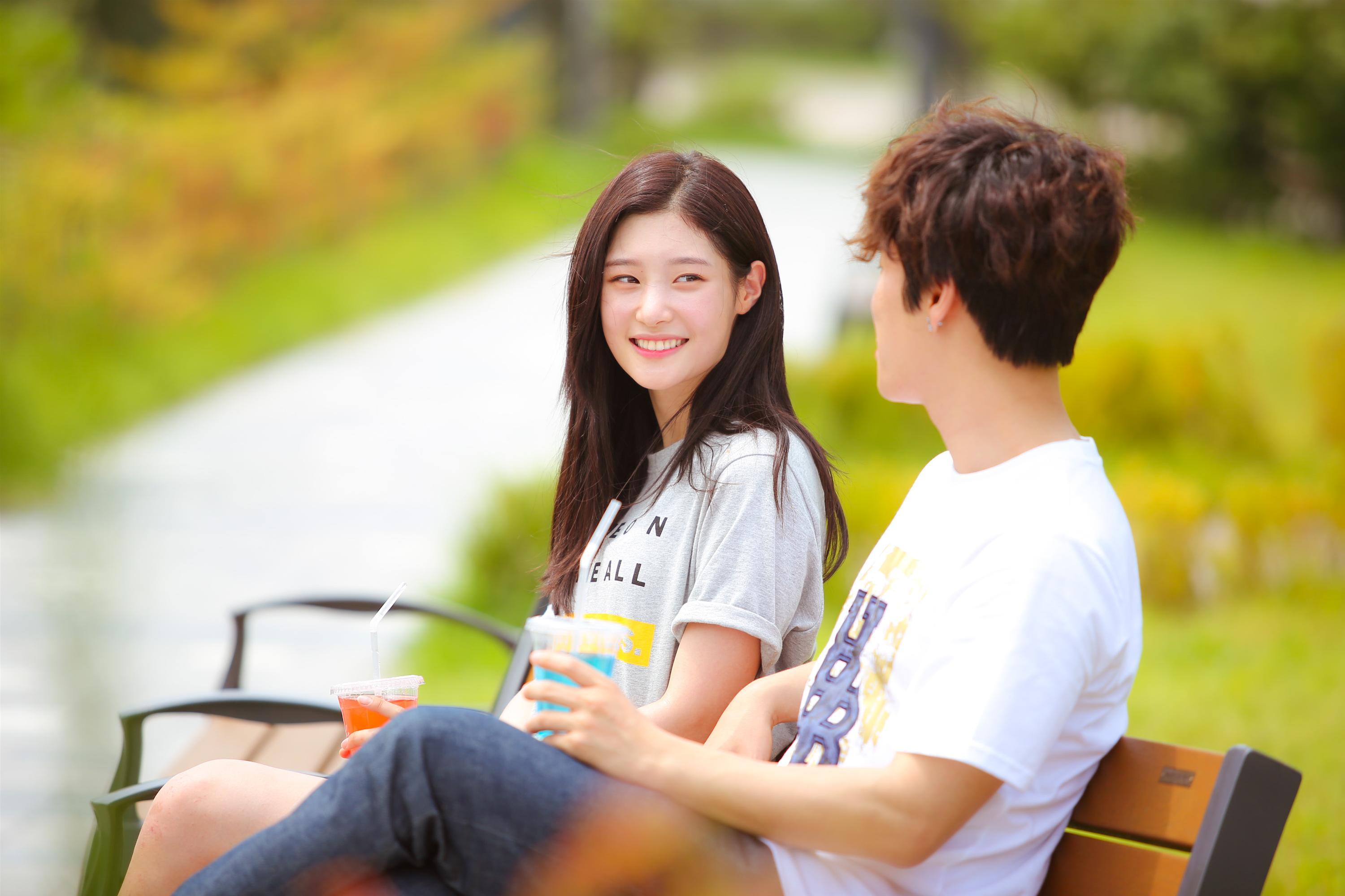 Chi Pu tái xuất với hình tượng nhạc sĩ, cặp kè người tình tin đồn Jin Ju Hyung-6