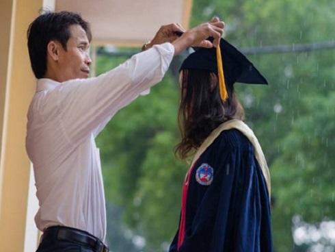 Cô gái 18 tuổi sắp chết nhưng cha ruột vẫn không đến cứu-2