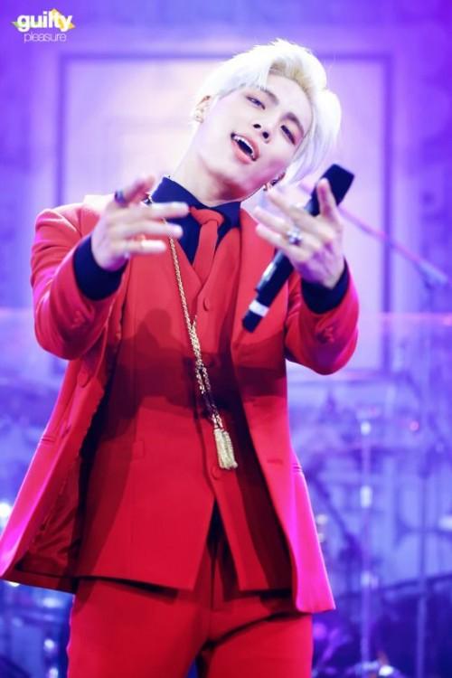 Jonghyun (SHINee) từng để lại ấn tượng với gout thời trang trình diễn chưa bao giờ mắc lỗi-1