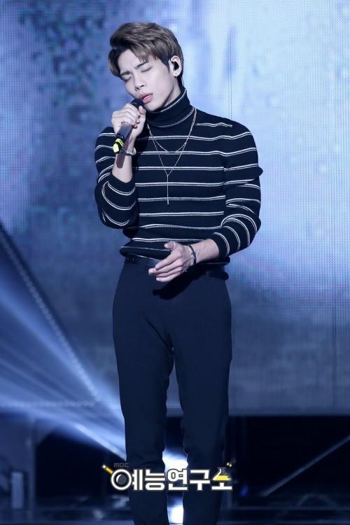 Jonghyun (SHINee) từng để lại ấn tượng với gout thời trang trình diễn chưa bao giờ mắc lỗi-4