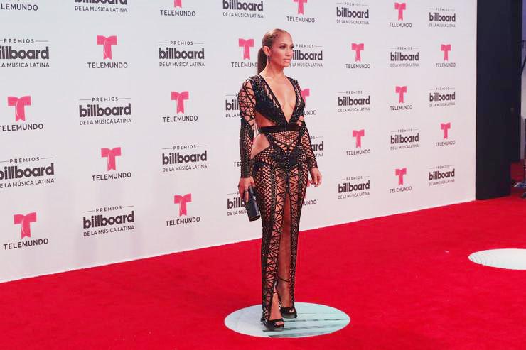 Thảm đỏ 2017 và những trang phục gây tranh cãi của dàn mỹ nhân-8