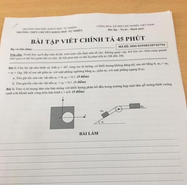 Thầy giáo trẻ thường đeo kính râm trong các giờ kiểm tra-4