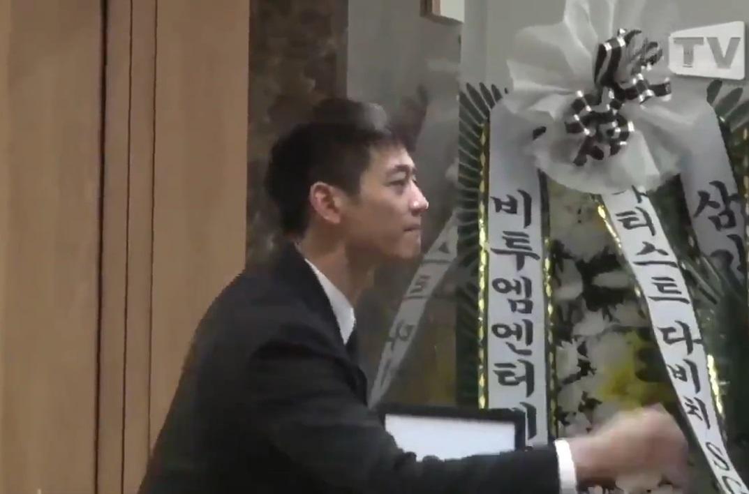 Super Junior, EXO và nước mắt nghệ sĩ ngập đám tang ngôi sao SHINee Jonghyun-2