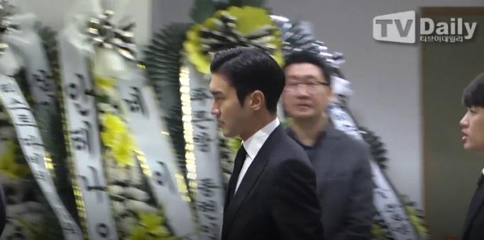 Super Junior, EXO và nước mắt nghệ sĩ ngập đám tang ngôi sao SHINee Jonghyun-14