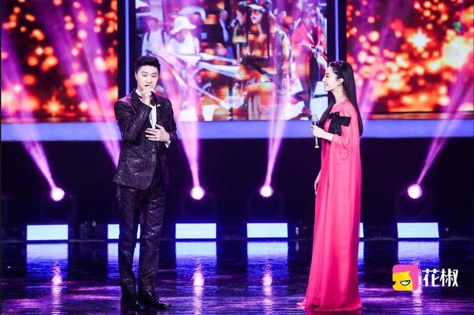 Cha Phạm Băng Băng được khen trẻ như anh trai khi đứng cạnh con gái-1