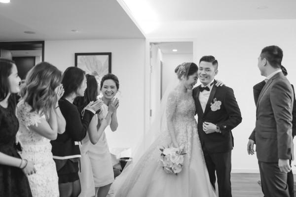 Ngất ngây đám cưới cổ tích, cô dâu mặc váy đính 20.000 viên ngọc trai, rước dâu bằng xe sang-1