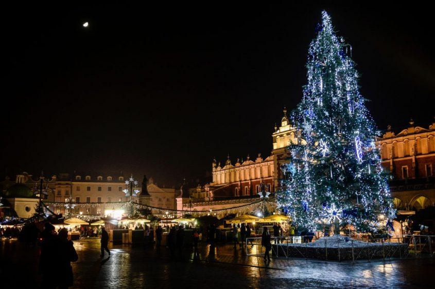 Choáng ngợp 12 cây thông Noel đẹp và khủng nhất năm 2017-6