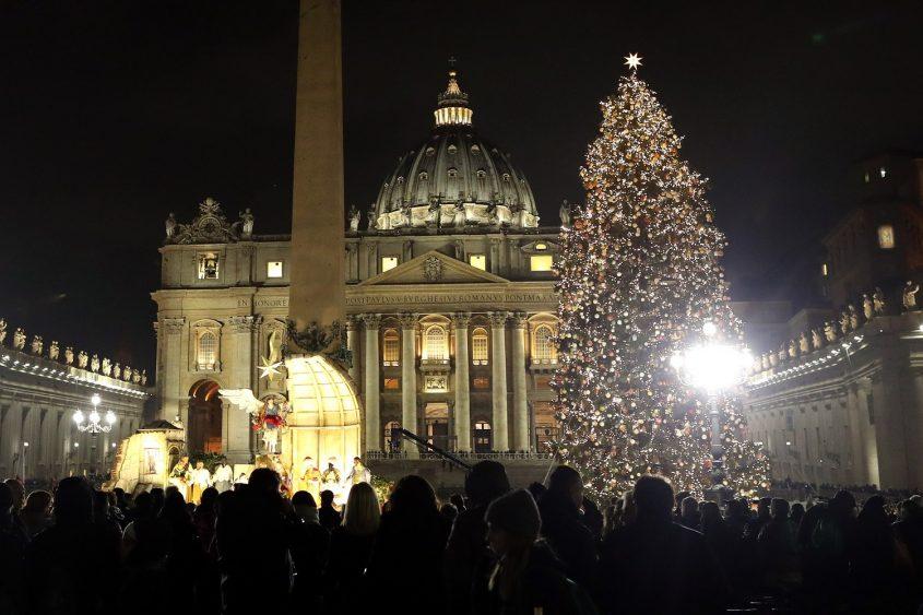 Choáng ngợp 12 cây thông Noel đẹp và khủng nhất năm 2017-10