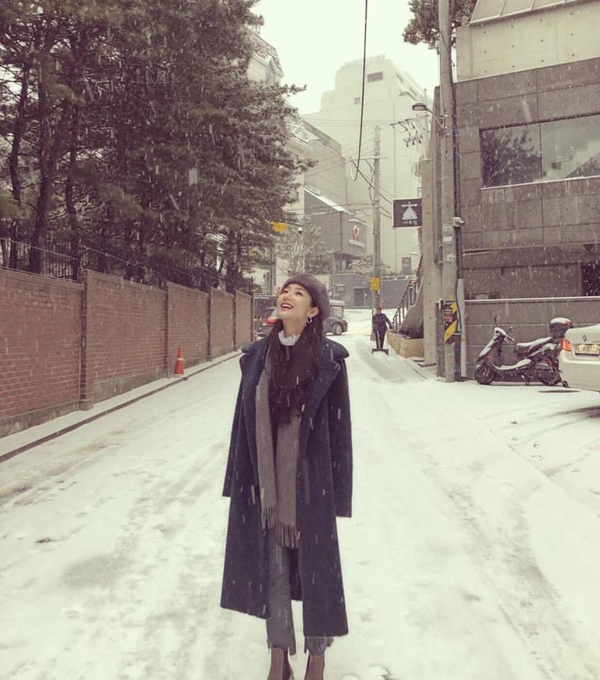 Dàn mỹ nhân Hàn tô đậm không khí Giáng sinh bằng street style sắc màu rực rỡ-6