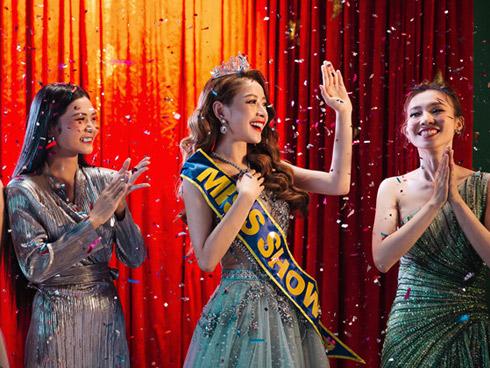 Taylor Swift lái mô tô, say sưa tiệc tùng cùng Ed Sheeran trong MV End Game-5