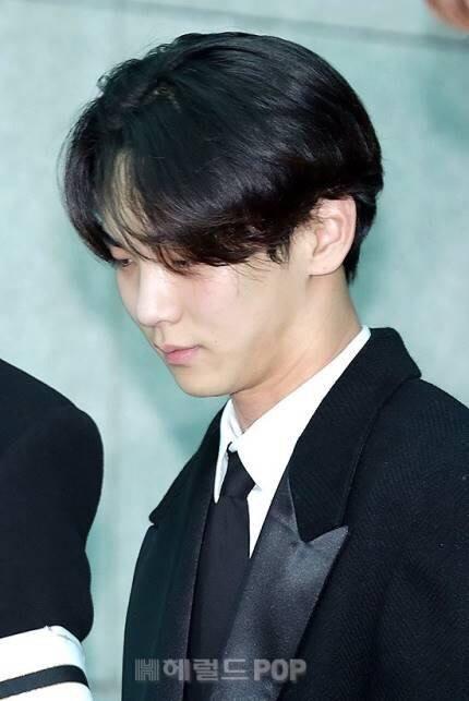 Những giọt nước mắt nghẹn ngào trong lễ tang SHINee Jonghyun-7