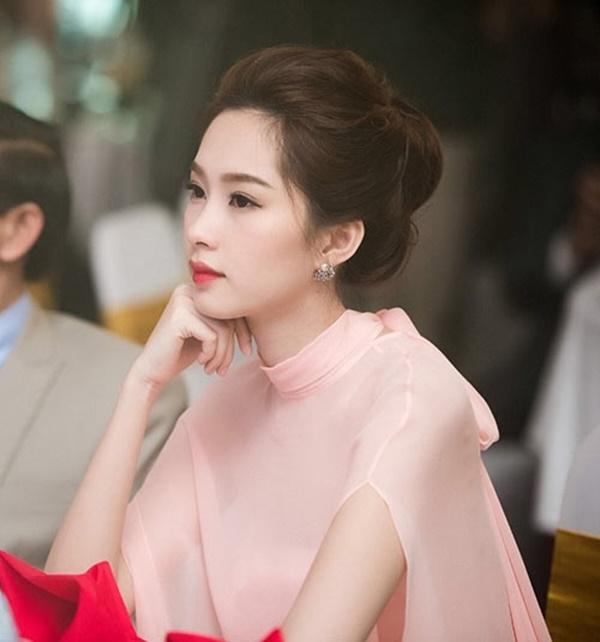 Đẹp như hoa hậu, siêu mẫu showbiz Việt mà cũng từng trầm cảm đến mức muốn quyên sinh!-3