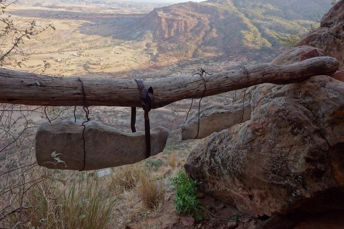 Những nhà thờ bí mật ẩn trong vách đá dựng đứng ở Ethiopia-7